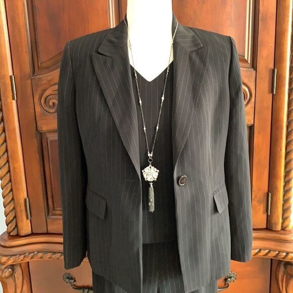 Kasper 3 piece black pinstripe pant suit- size 6P - Picture 2 of 10